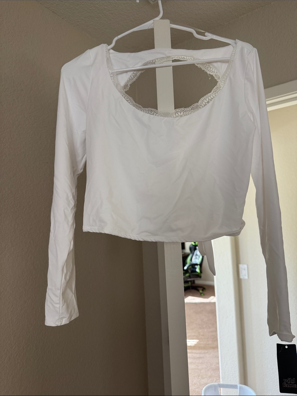 NWT wild fable White Long-Sleeve Lace-Trim Crop Top. Size Large